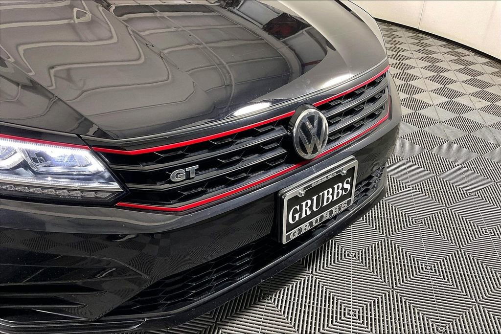 Used 2018 Volkswagen Passat 3.6 image 39