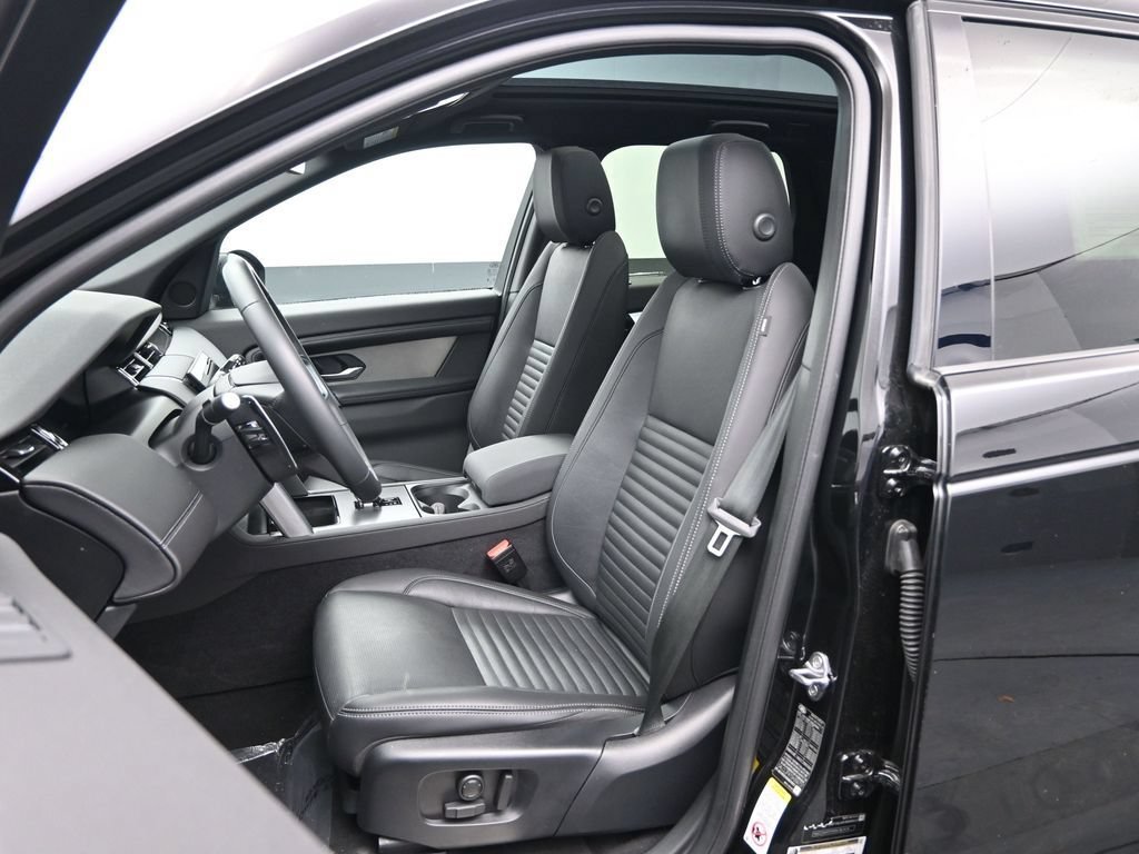 Used 2025 Land Rover Discovery Sport Dynamic SE AWD/4WD image 21