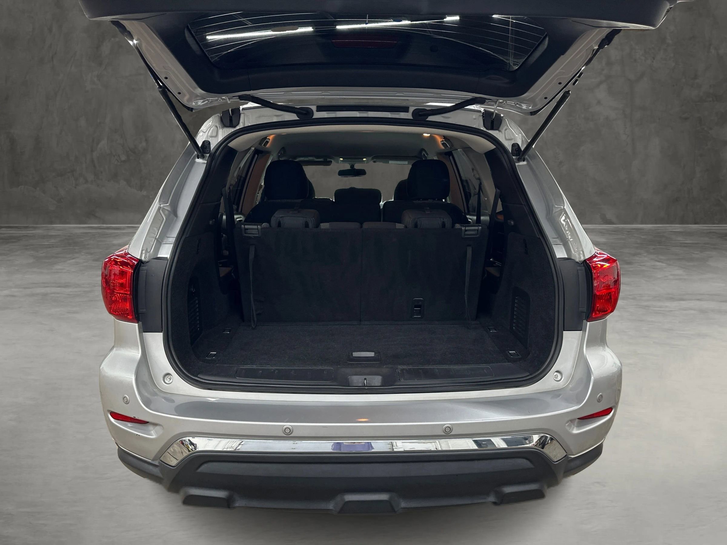 Used 2019 Nissan Pathfinder SV image 10