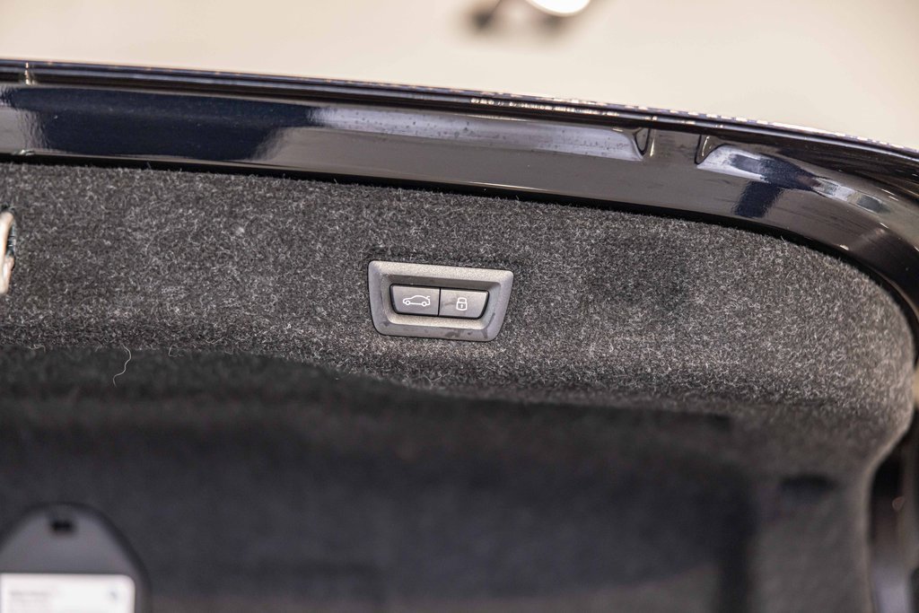 Used 2025 BMW M5 w/ Carbon Package image 17