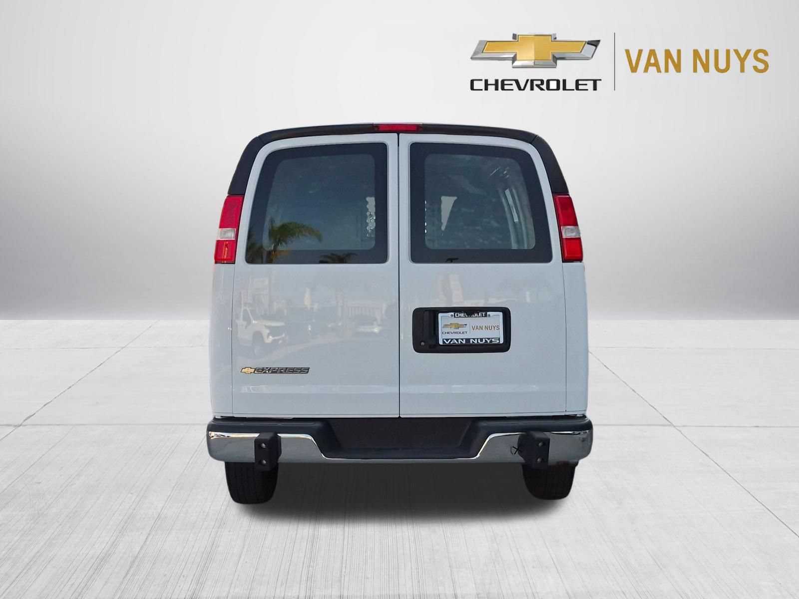 Used 2025 Chevrolet Express 2500 w/ Driver Convenience Package RWD image 6
