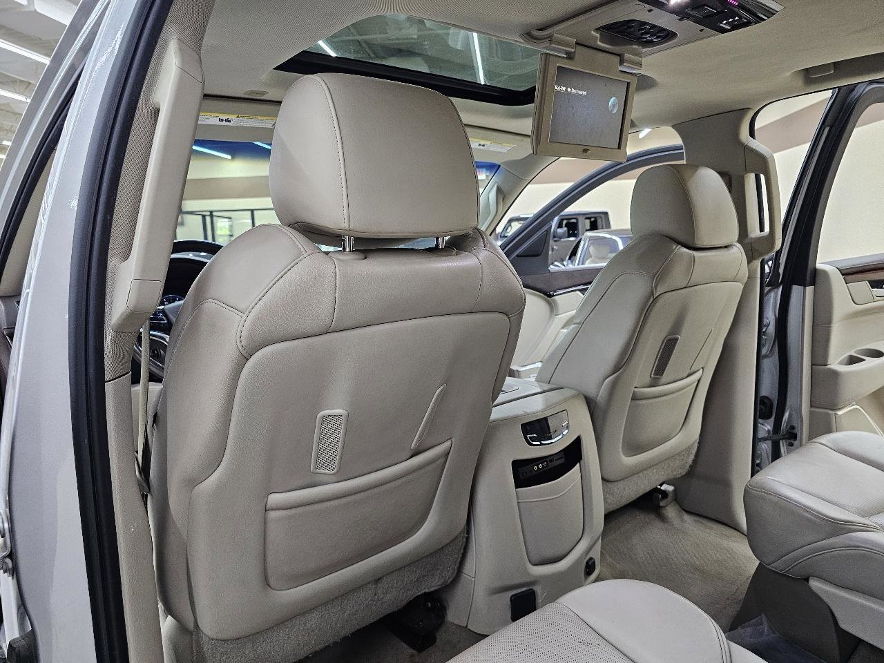 Used 2015 Cadillac Escalade ESV Luxury AWD/4WD image 28