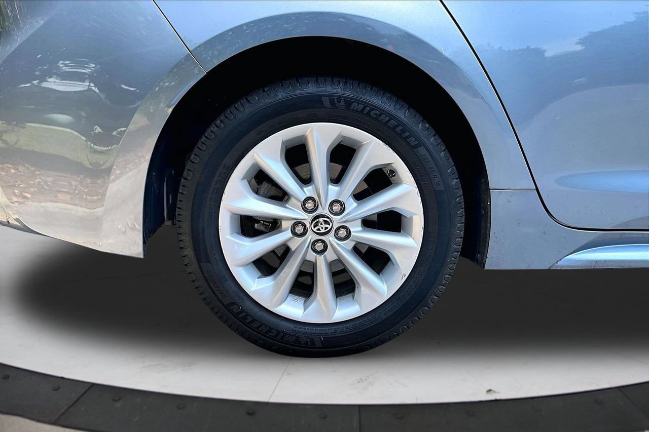 Used 2021 Toyota Corolla LE w/ LE Convenience Package FWD image 34