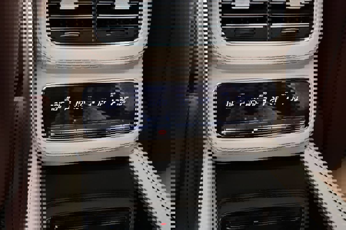 Used 2023 Mercedes-Benz Maybach GLS 600 4MATIC image 30