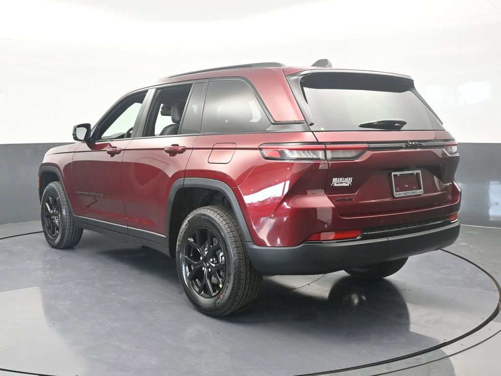 New 2025 Jeep Grand Cherokee Laredo image 4