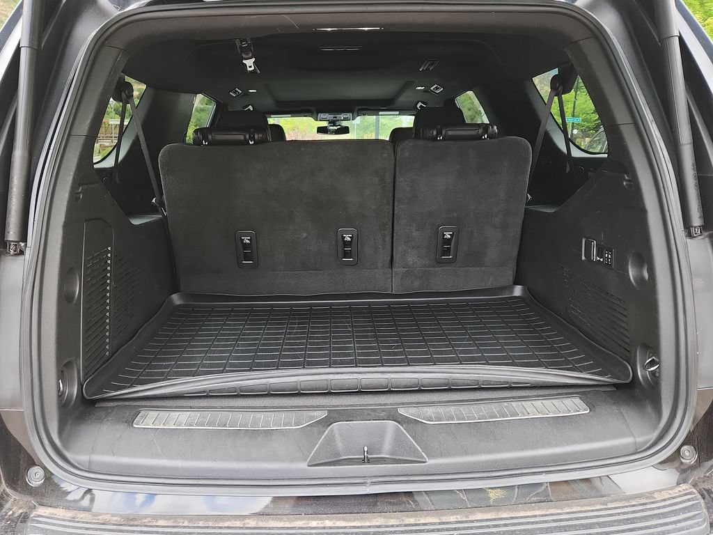 Used 2022 Chevrolet Suburban RST w/ Sport Performance Package AWD/4WD image 13