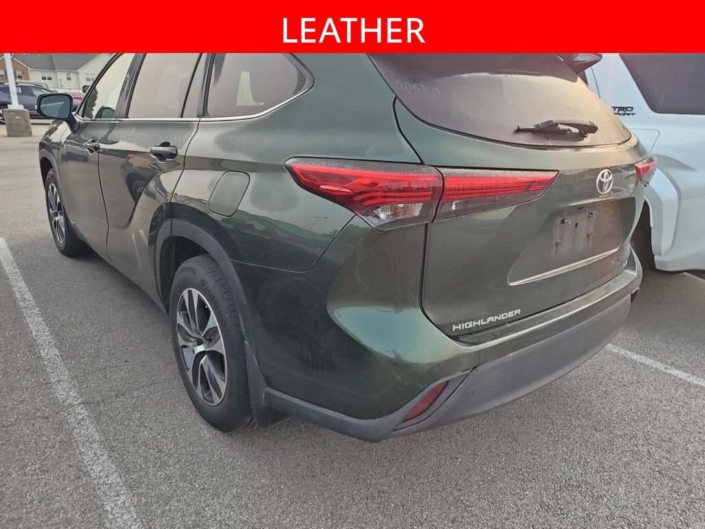 Used 2023 Toyota Highlander XLE AWD/4WD image 4