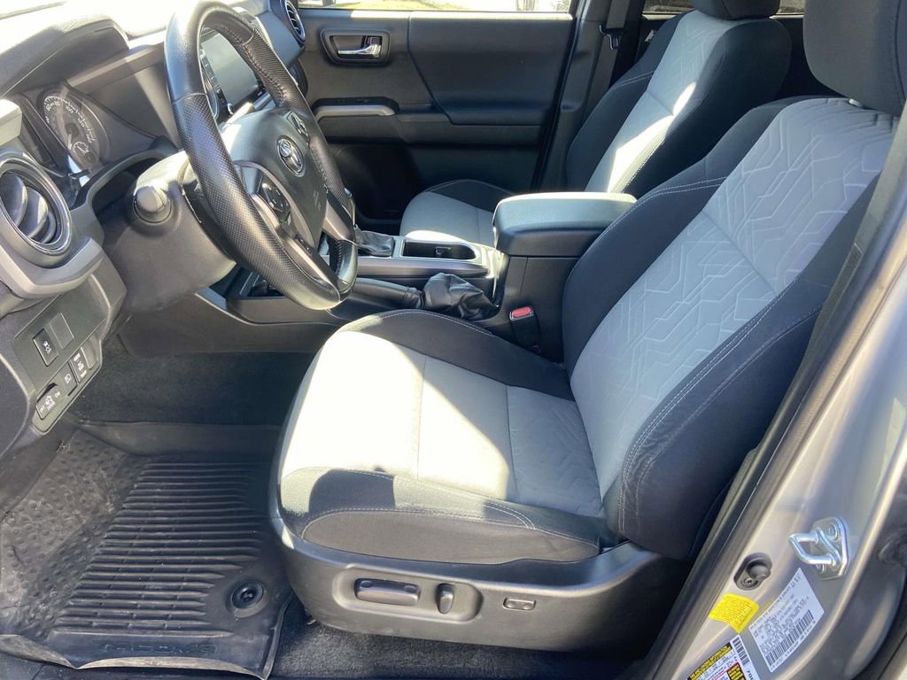 Used 2022 Toyota Tacoma TRD Sport w/ Technology Package image 18