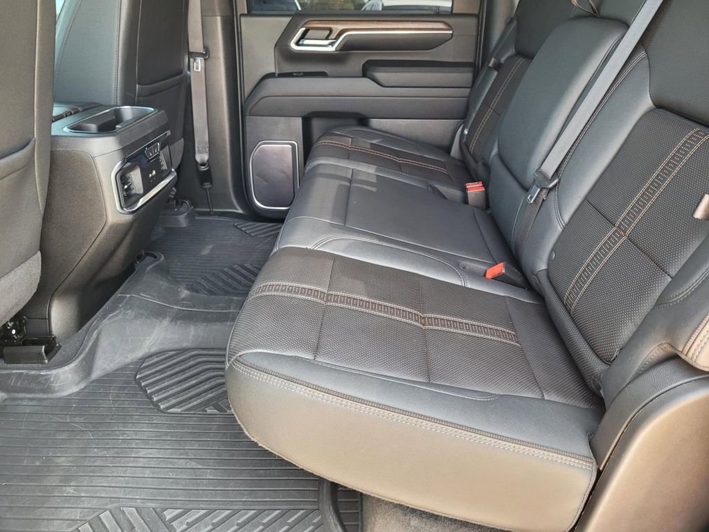 Used 2024 Chevrolet Silverado 3500 High Country w/ Technology Package image 13