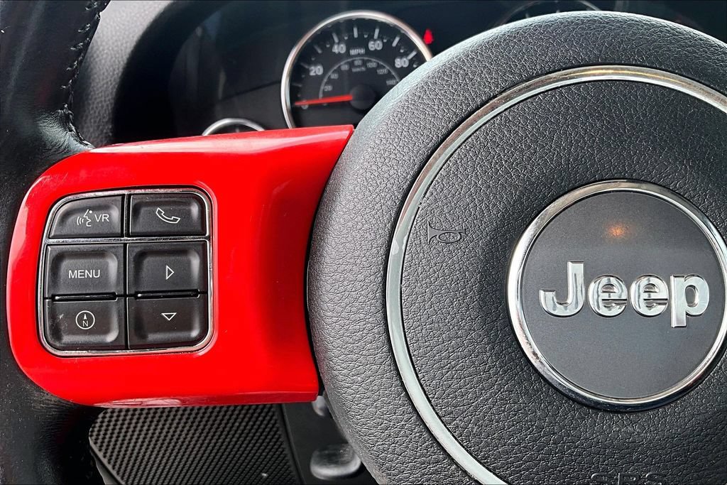 Used 2015 Jeep Wrangler Unlimited Sahara w/ Connectivity Group AWD/4WD image 23