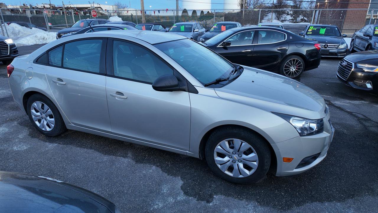 Used 2014 Chevrolet Cruze LS image 7