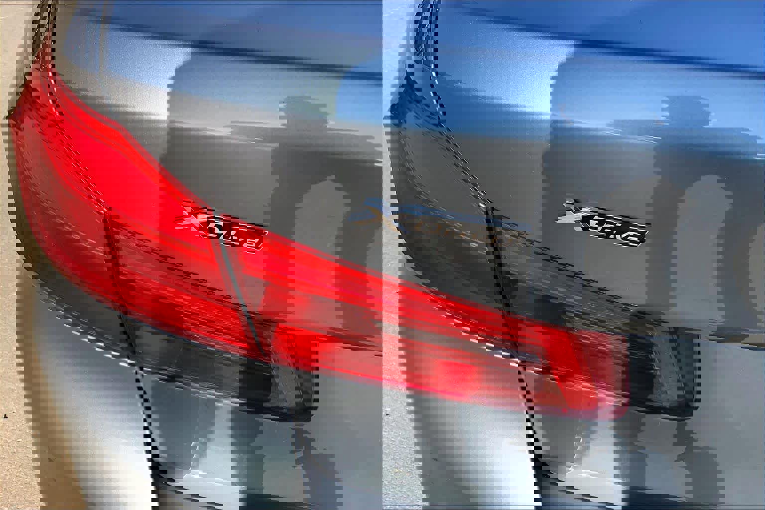 Used 2018 BMW 540i xDrive w/ M Sport Package image 9