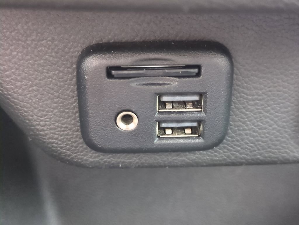 Used 2020 Chevrolet Traverse RS image 25