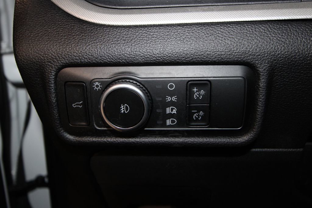 Used 2023 Ford Explorer XLT w/ Equipment Group 202A image 9