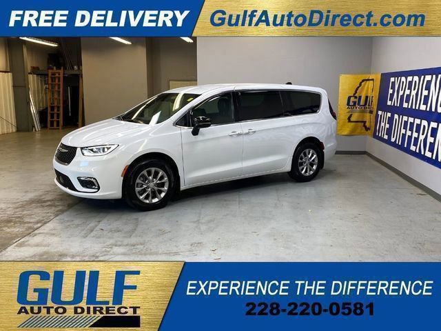 Used 2026 Chrysler Pacifica Select AWD/4WD image 5