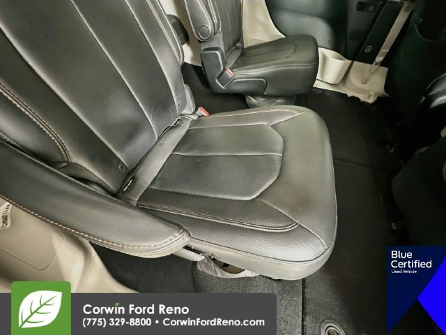 Used 2017 Chrysler Pacifica Touring-L FWD image 29