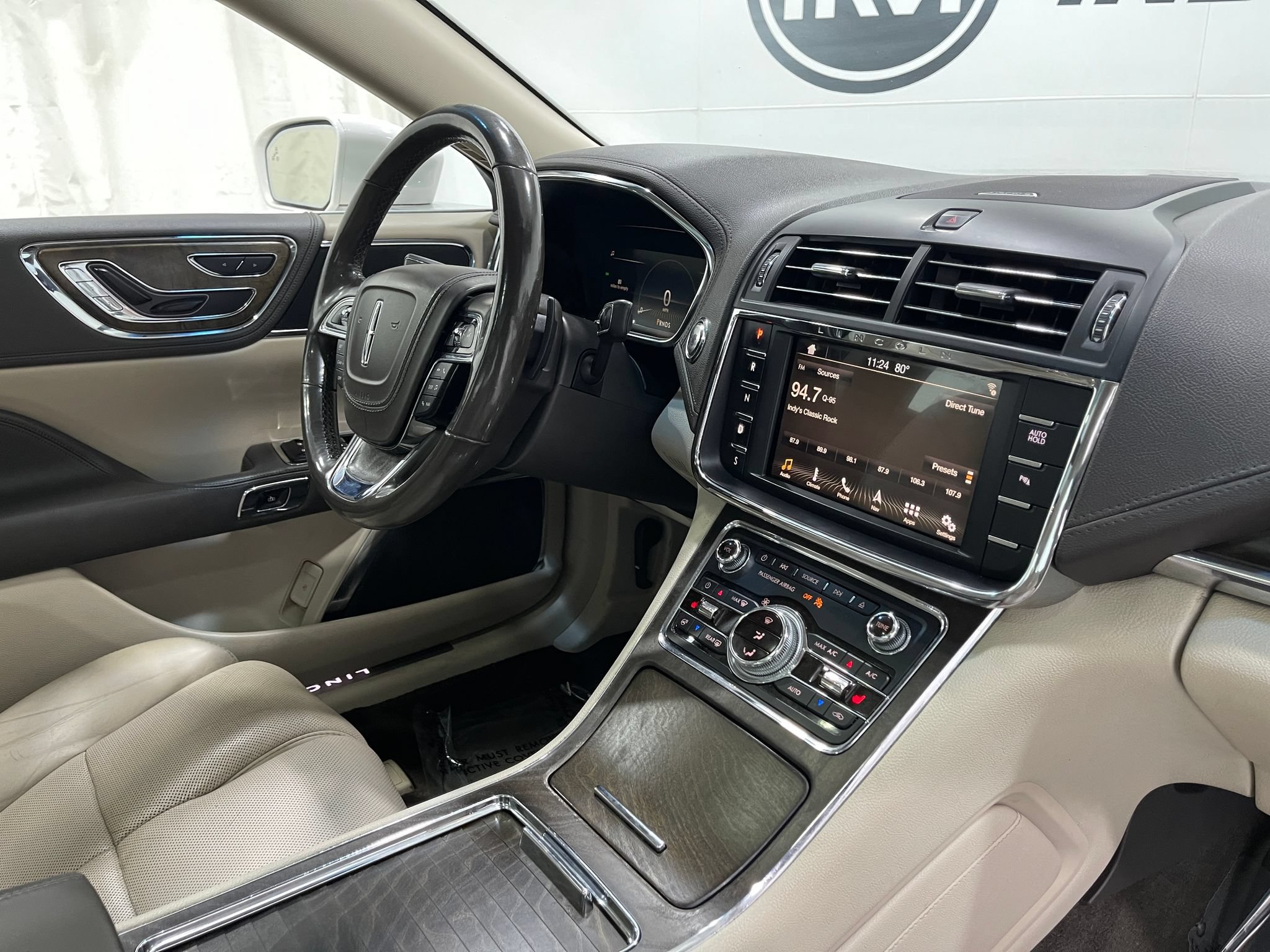 Used 2018 Lincoln Continental Select w/ Continental Climate Package AWD/4WD image 20