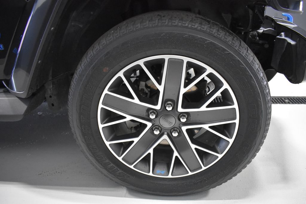 Used 2022 Jeep Wrangler Unlimited Sahara AWD/4WD image 10