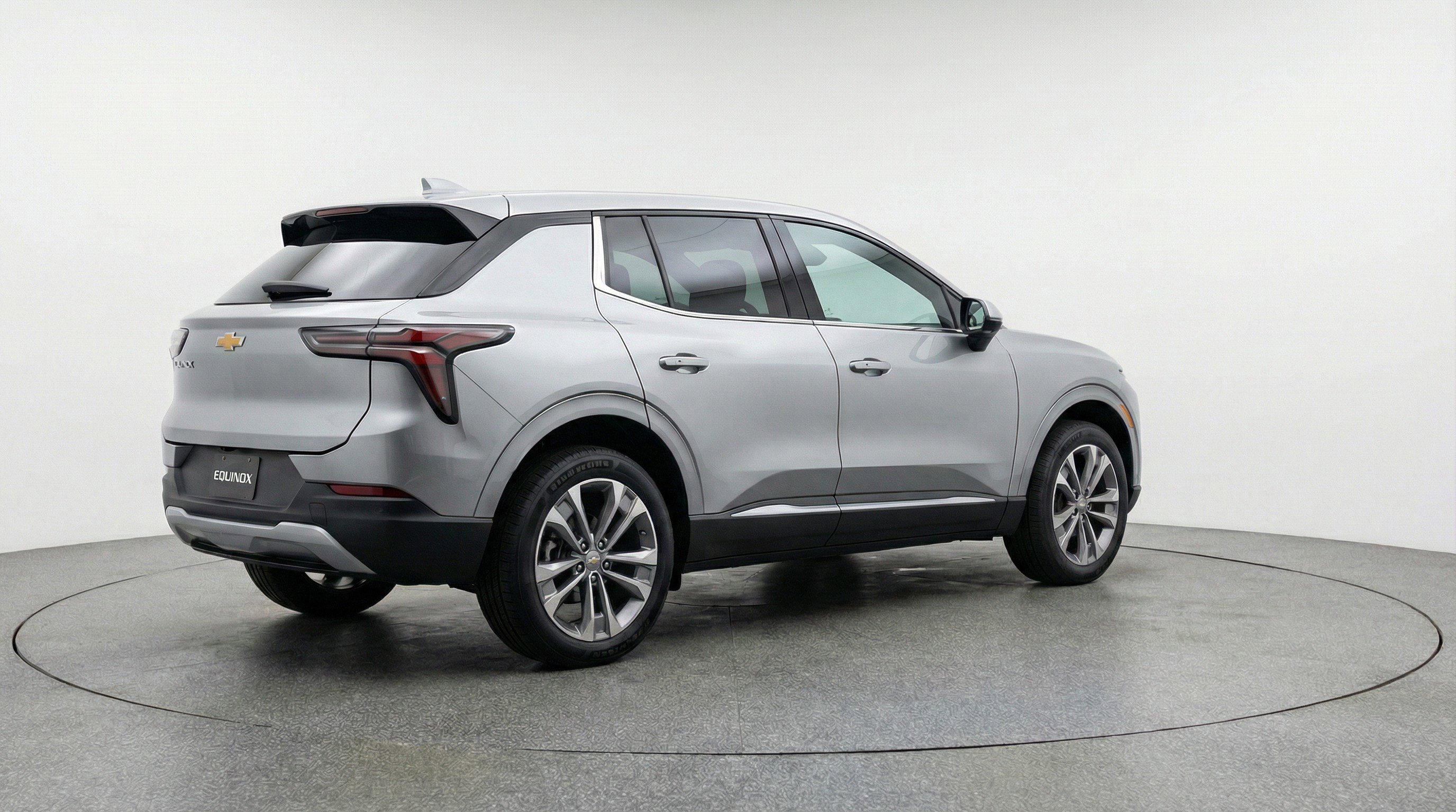 Used 2025 Chevrolet Equinox LT FWD image 9