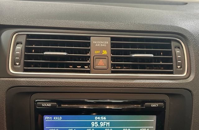 Used 2015 Volkswagen Jetta SE FWD image 32