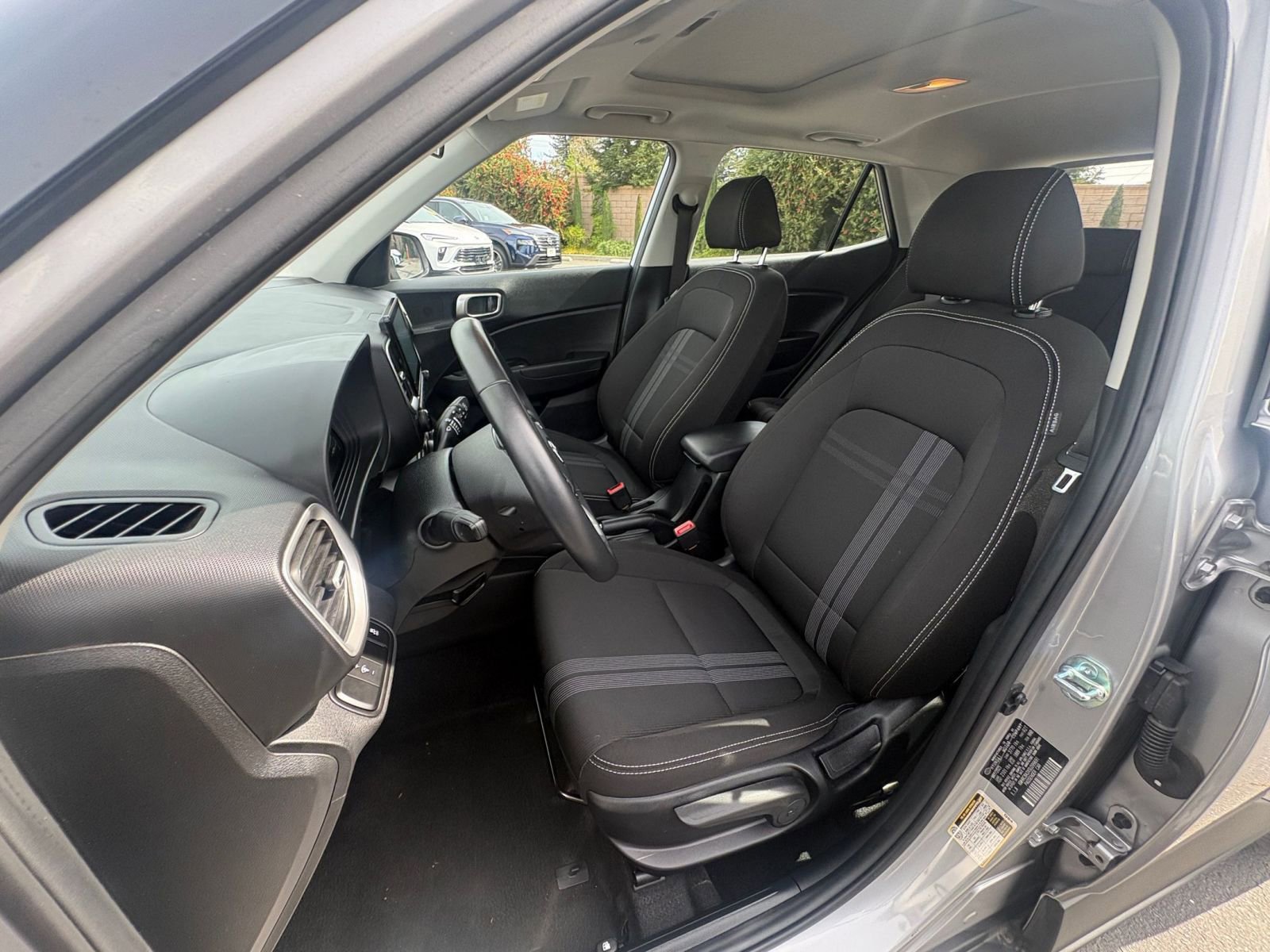 Used 2025 Hyundai Venue SEL image 36