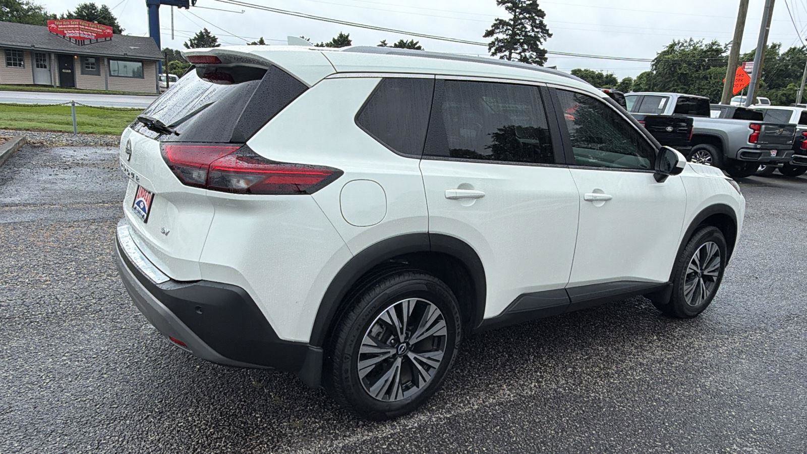 Used 2023 Nissan Rogue SV w/ SV Premium B Package FWD image 5