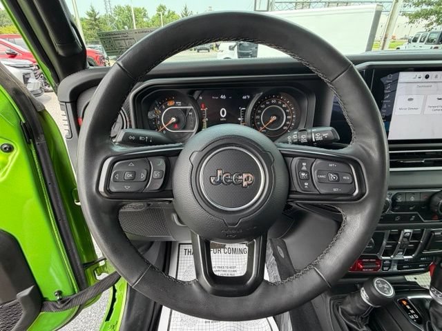 Used 2025 Jeep Wrangler Unlimited Rubicon AWD/4WD image 26