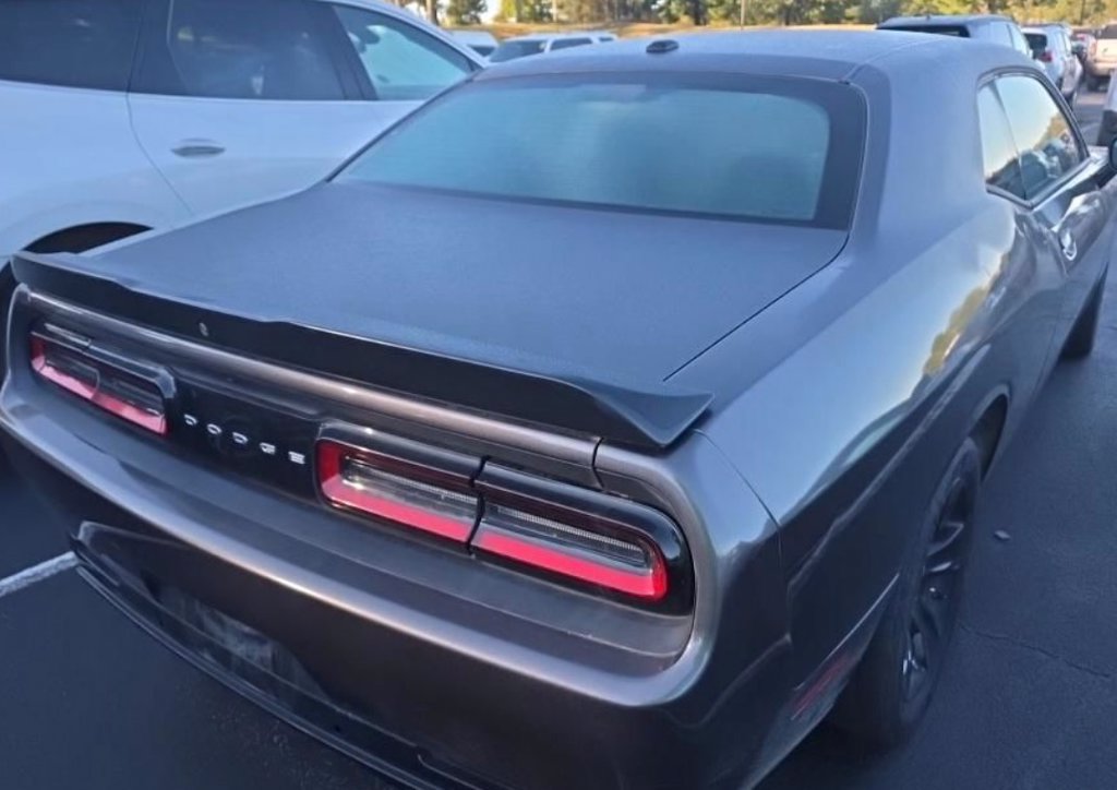 Used 2023 Dodge Challenger SXT RWD image 9