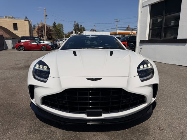 Used 2025 Aston Martin V8 Vantage Coupe RWD image 9