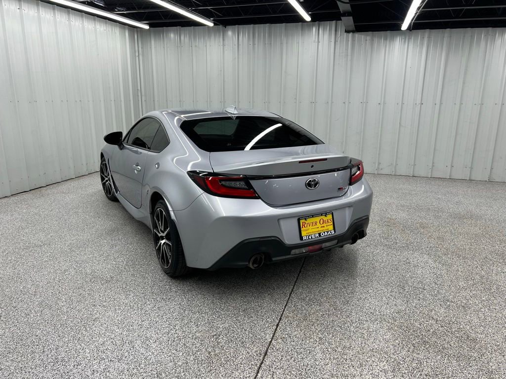 Used 2023 Toyota GR86 RWD image 4