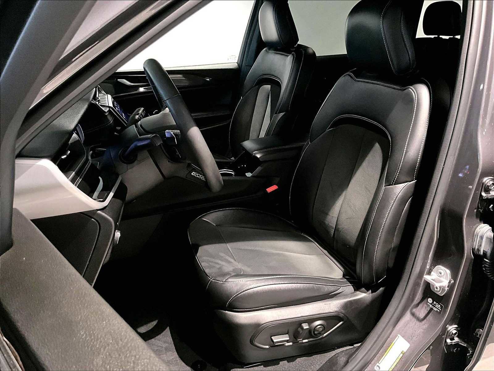 Used 2023 Jeep Grand Cherokee Altitude image 8