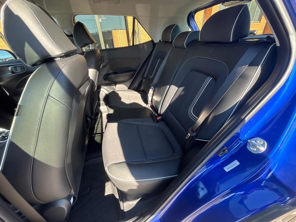 Used 2025 Hyundai Venue Limited FWD image 19