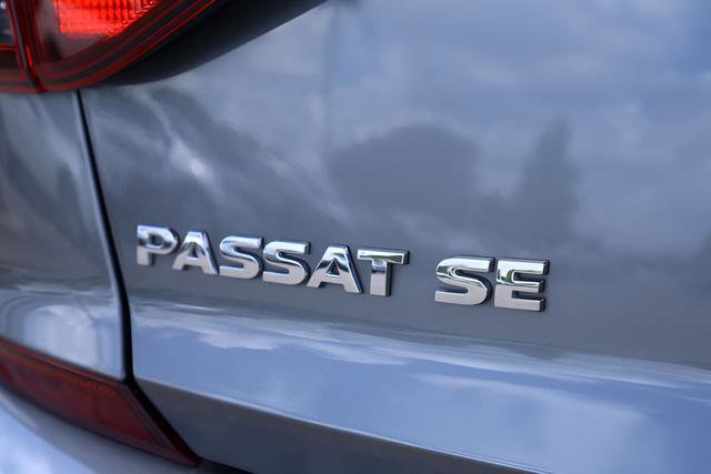 Used 2018 Volkswagen Passat 2.0T SE FWD image 8