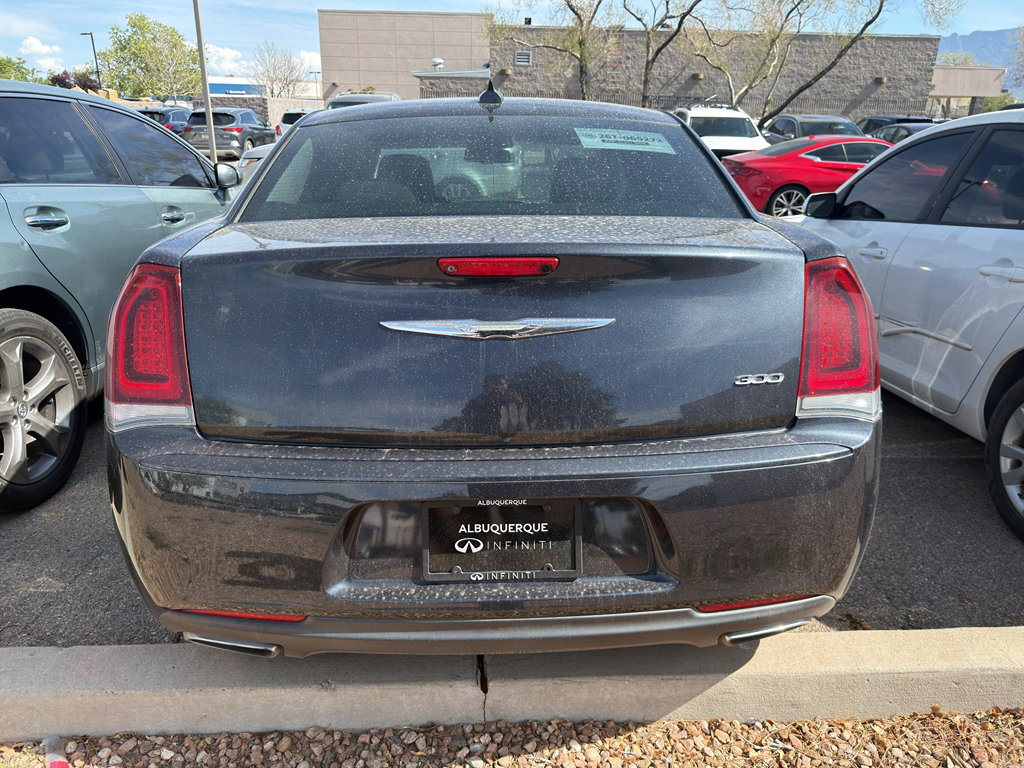 Used 2018 Chrysler 300 Touring w/ Sport Appearance Package image 8