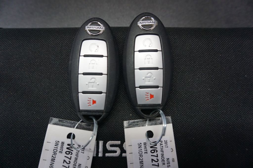 Used 2017 Nissan Pathfinder SV FWD image 16