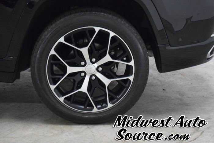 Used 2024 Jeep Grand Cherokee Summit image 8