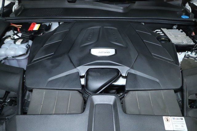 Used 2021 Porsche Cayenne Coupe image 35