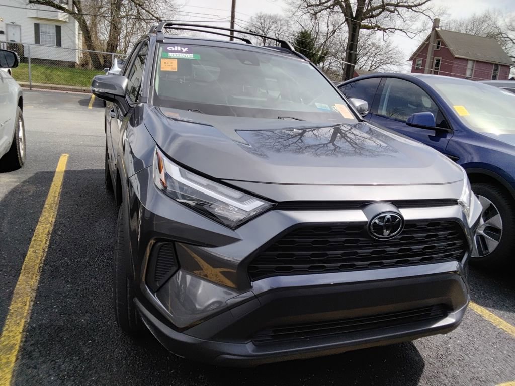 Used 2025 Toyota RAV4 XLE w/ Convenience Package image 7