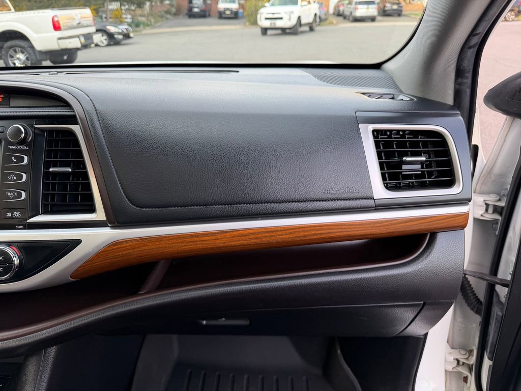 Used 2019 Toyota Highlander Limited Platinum AWD/4WD image 37