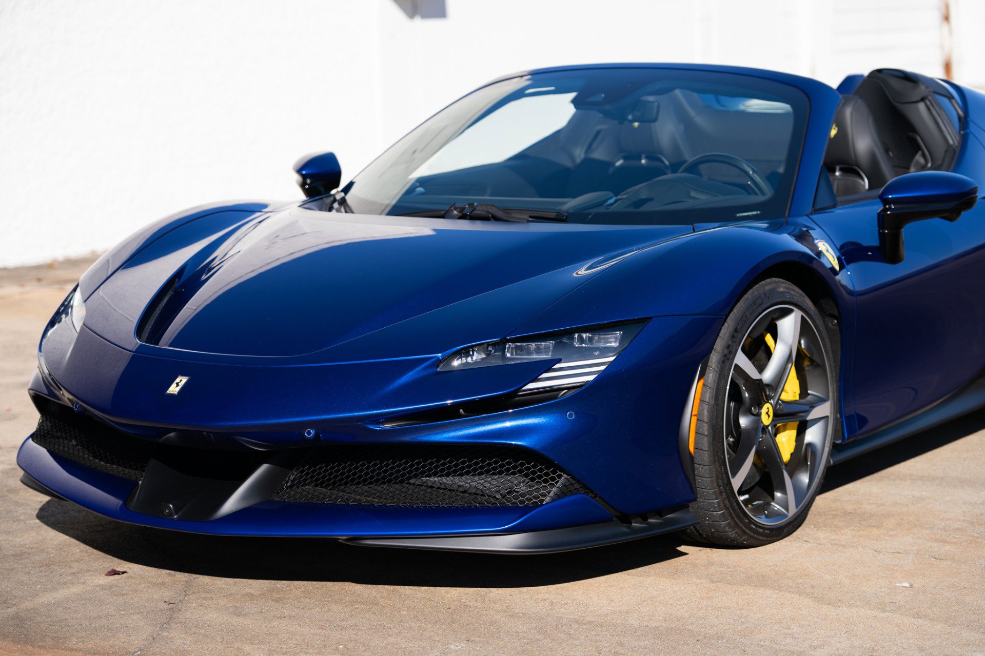 Used 2025 Ferrari SF90 Spider image 21