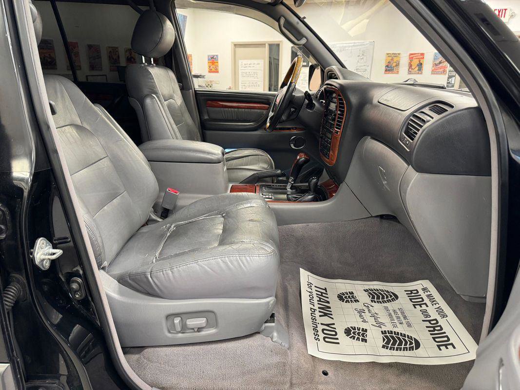 Used 2001 Lexus LX 470 4WD image 17