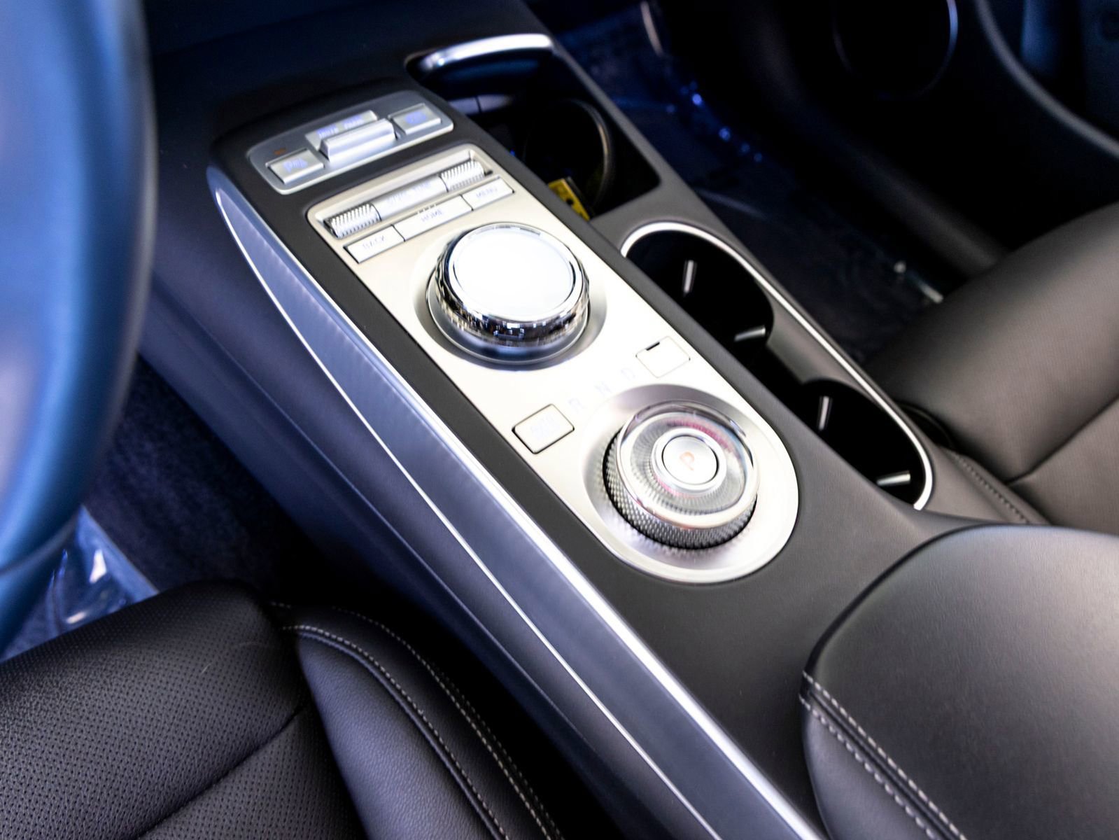 Used 2023 Genesis GV70 2.5T w/ Select Package AWD/4WD image 18