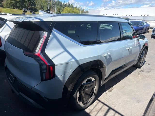 Certified 2024 Kia EV9 Land AWD/4WD image 3