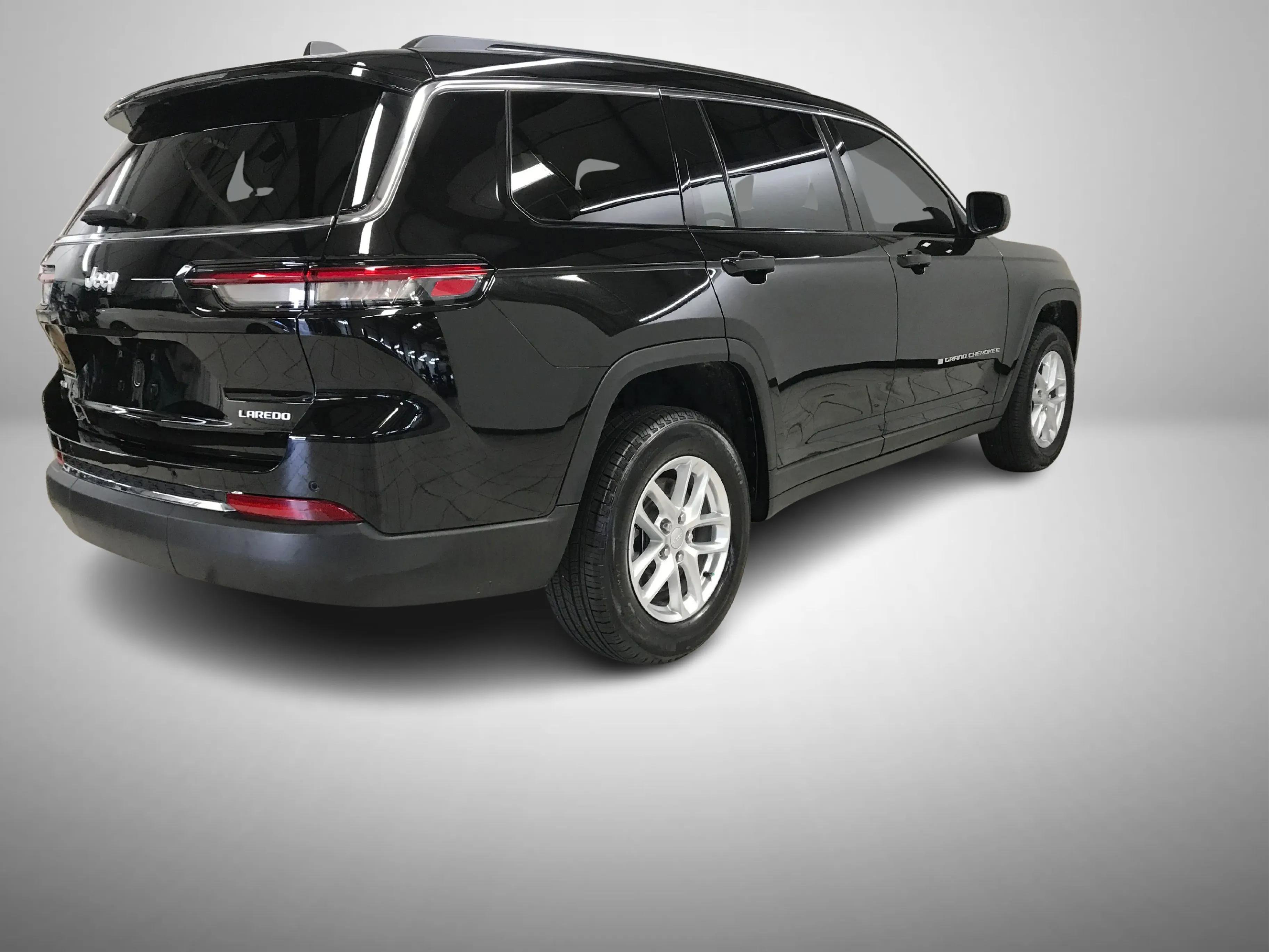 Used 2025 Jeep Grand Cherokee L Laredo w/ Trailer Tow Package AWD/4WD image 4