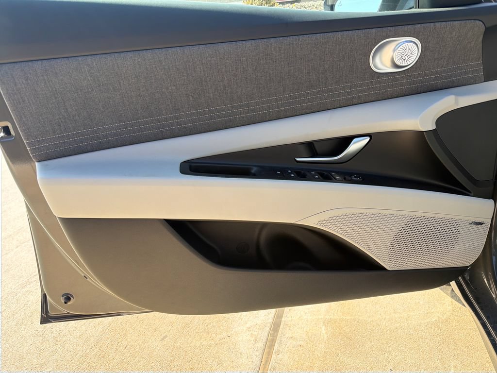 New 2026 Hyundai Elantra Limited FWD image 17