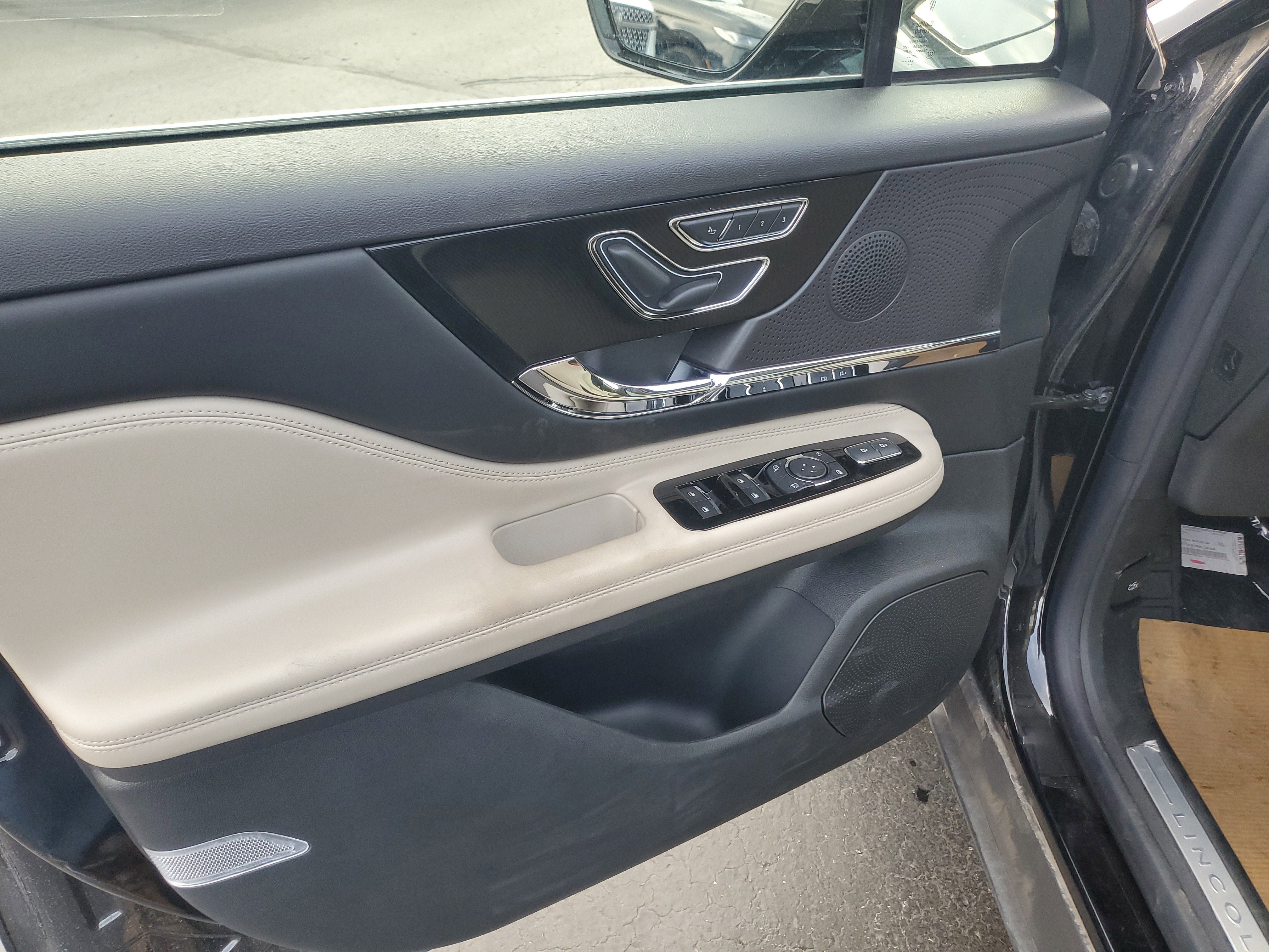 New 2025 Lincoln Corsair Grand Touring image 8