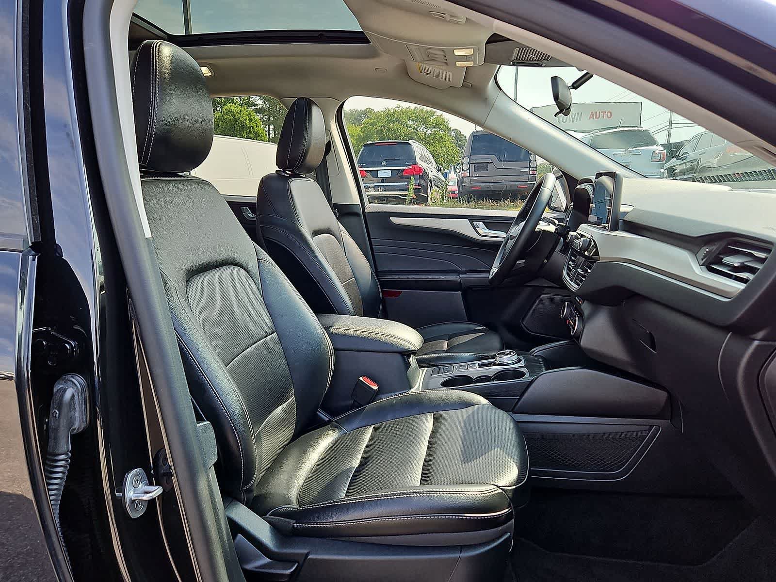 Used 2022 Ford Escape SEL w/ Technology Package FWD image 34