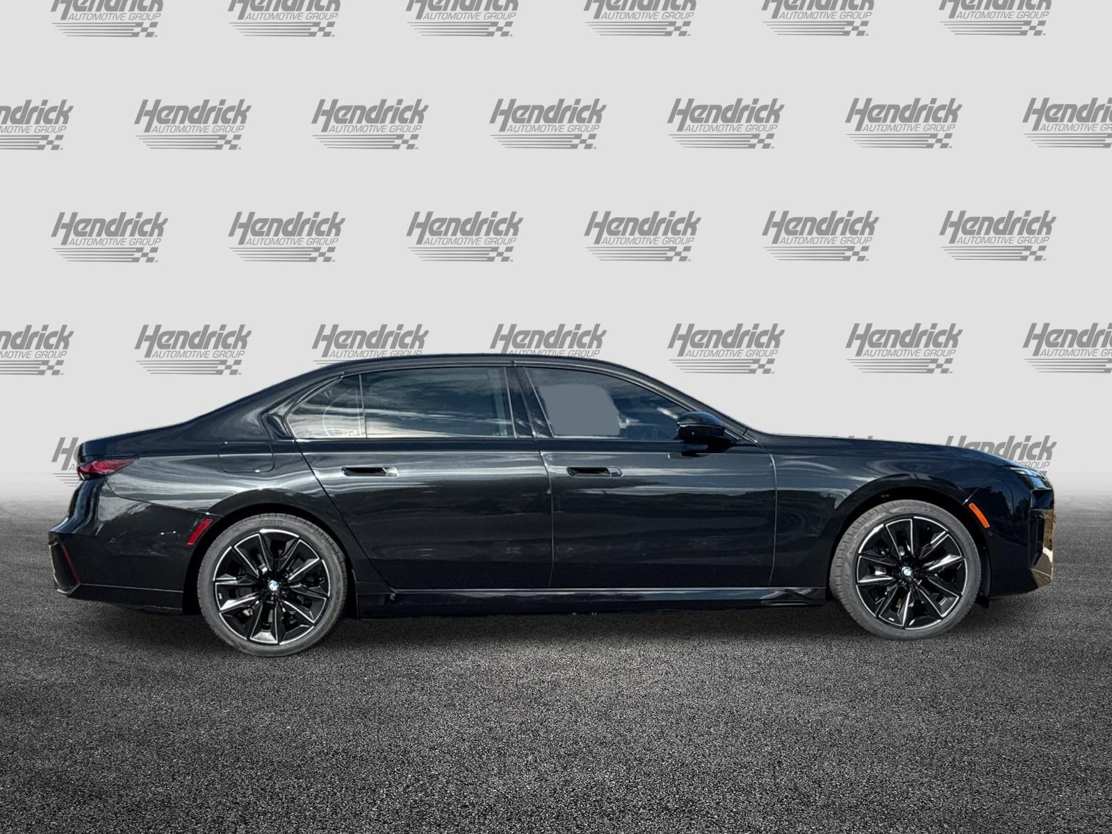Certified 2024 BMW i7 xDrive60 w/ Premium Package AWD/4WD image 3