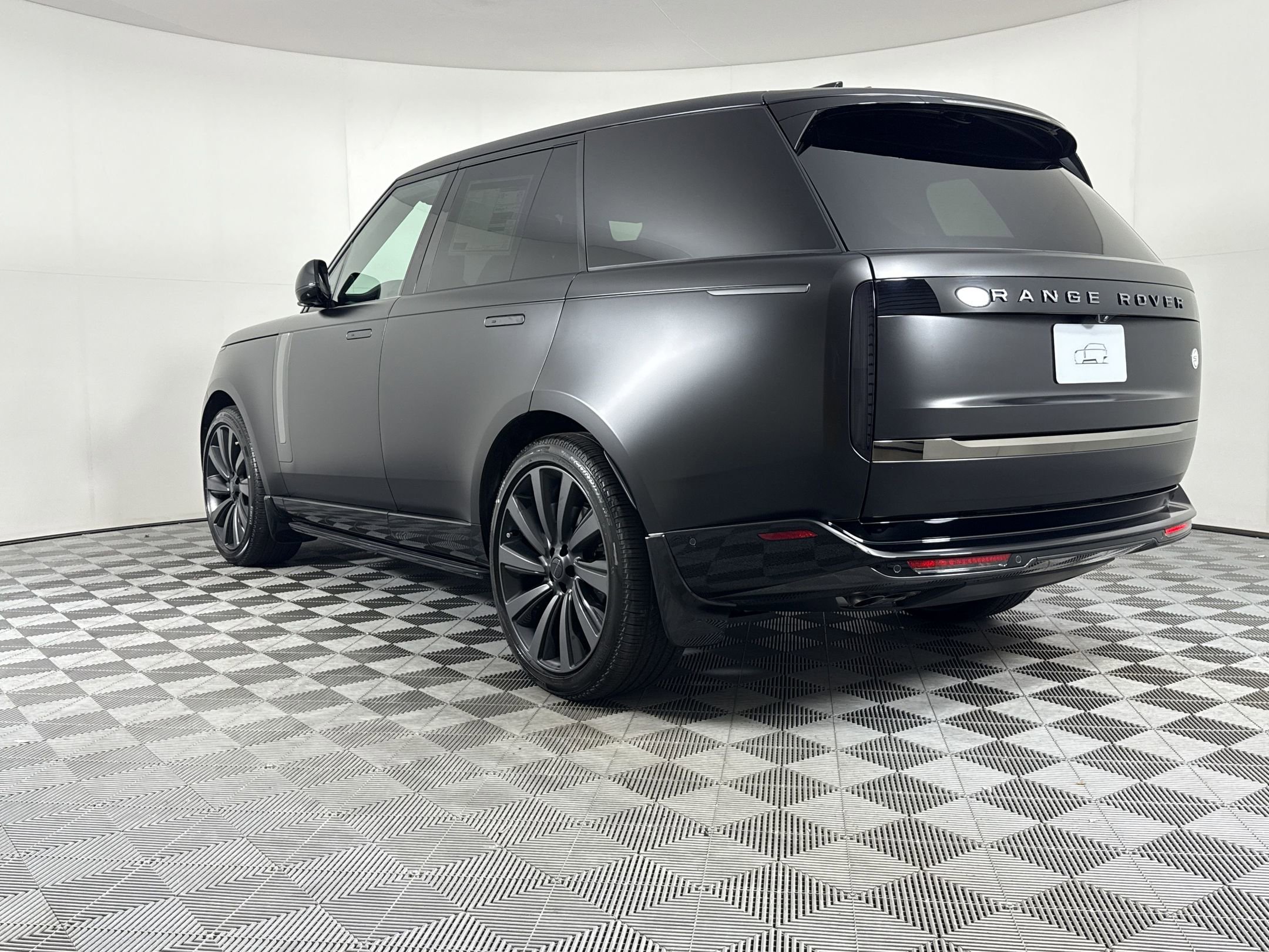 New 2026 Land Rover Range Rover SV image 3