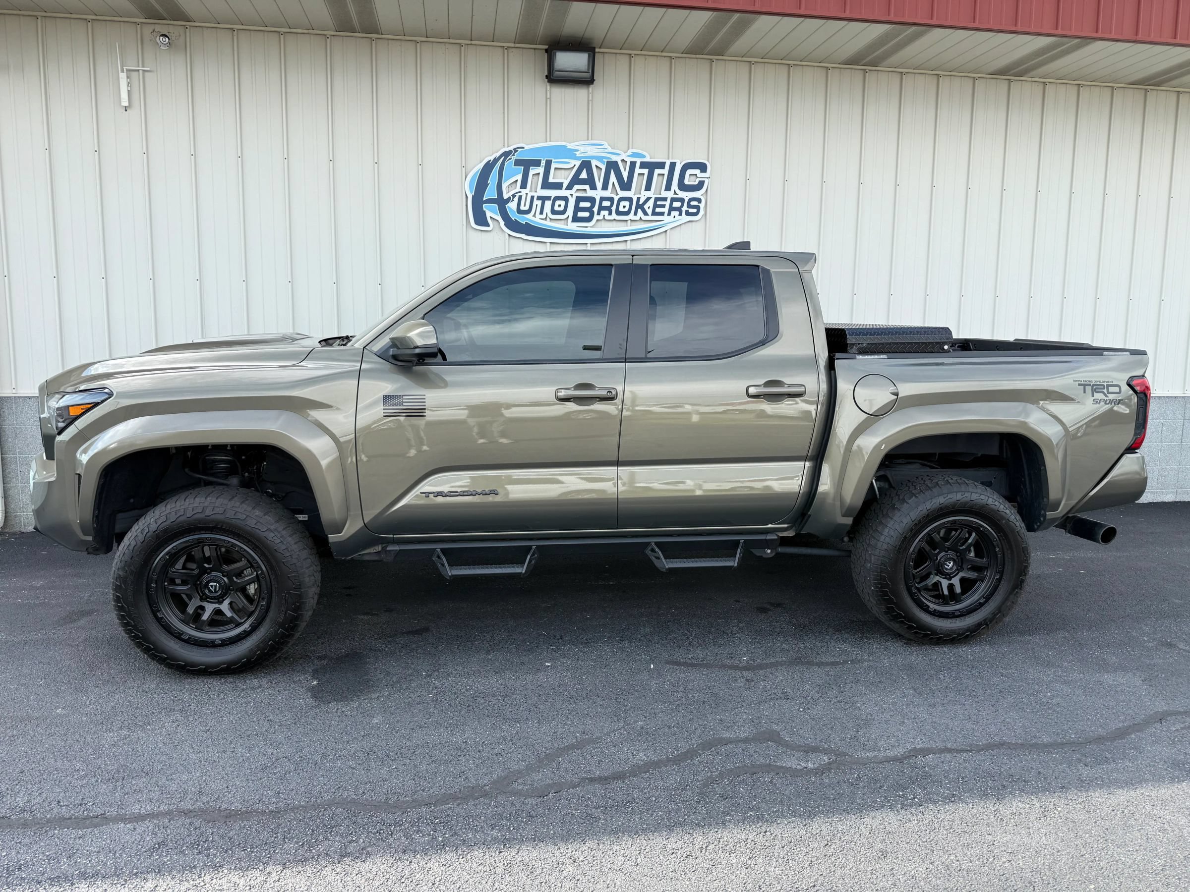 Used 2024 Toyota Tacoma TRD Sport w/ TRD Sport Premium Package AWD/4WD image 2